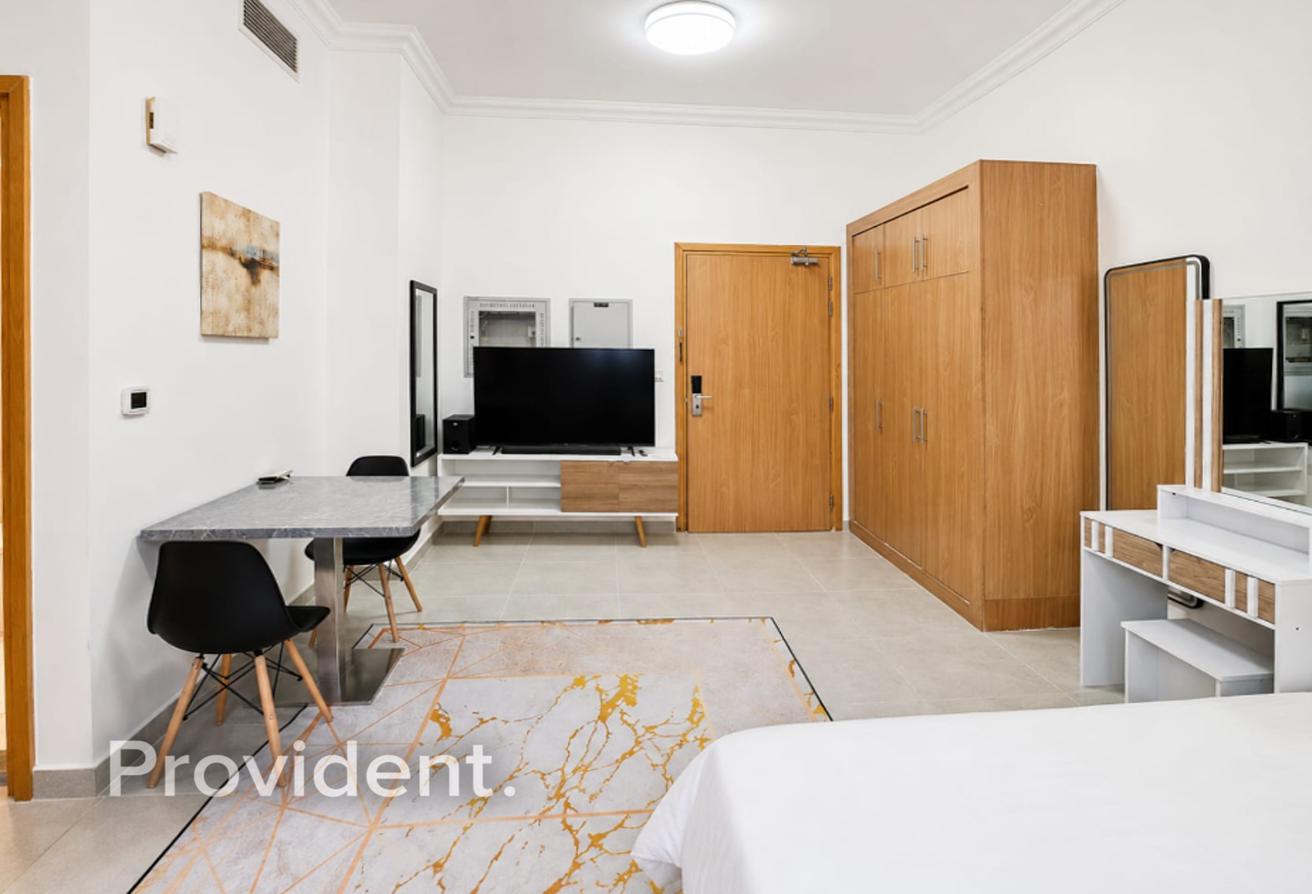Newly Renovated | Fully Furnished | Chiller Free photo 4