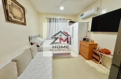 Apartment - 1 Bathroom for rent in Muwailih Building - Muwaileh - Sharjah