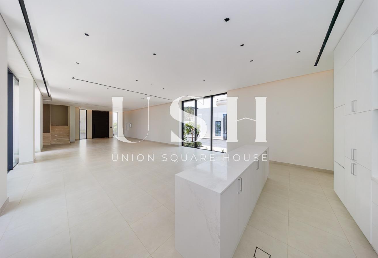 Luxurious 5BR | Private Pool | Landscape Garden photo 4