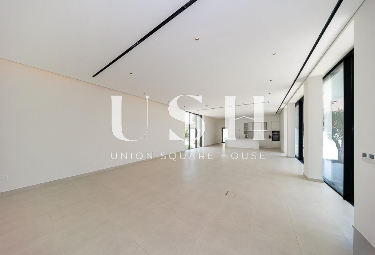 Luxurious 5BR | Private Pool | Landscape Garden photo 18