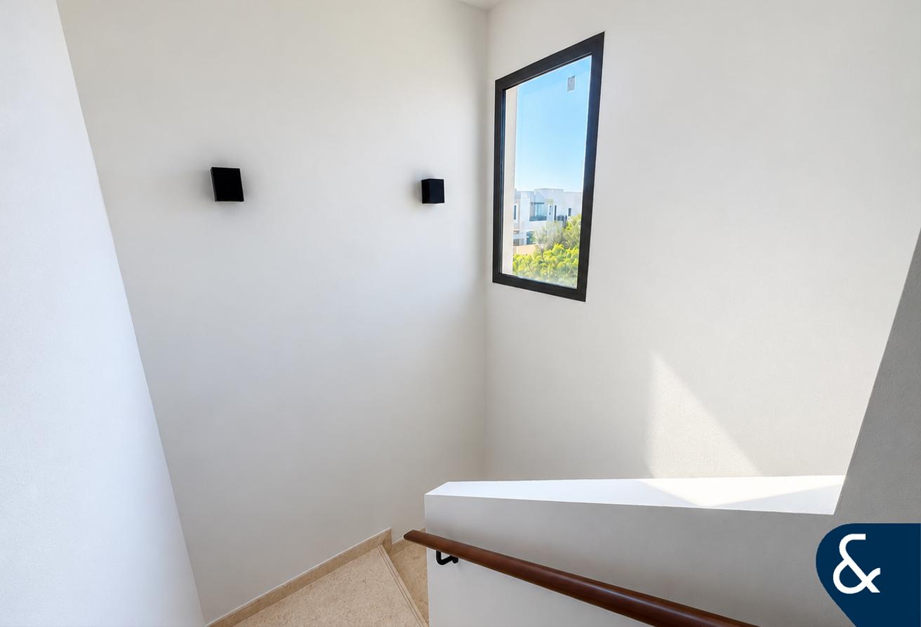 Single Row | Family Friendly | 4 Bed + Maids photo 25