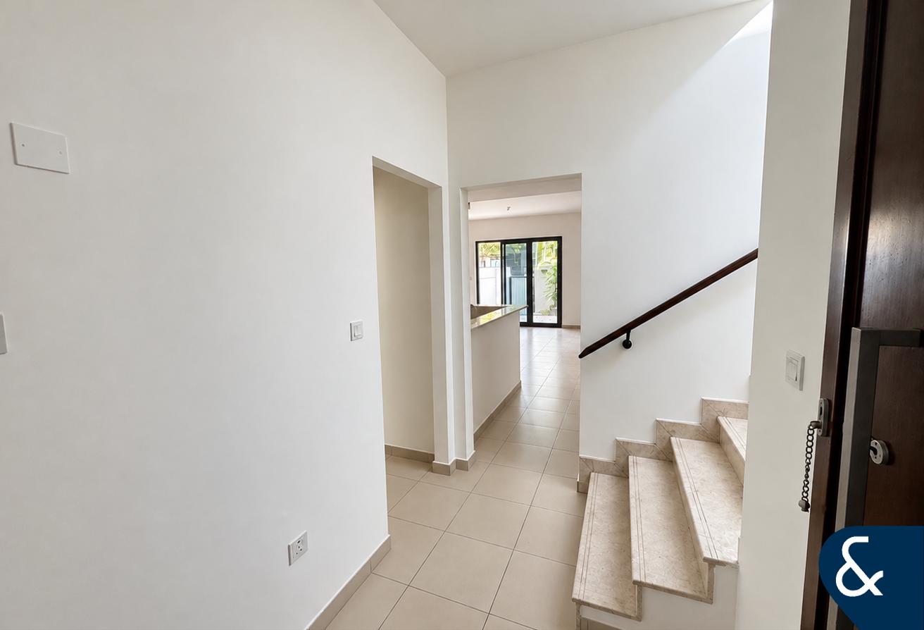 Single Row | Family Friendly | 4 Bed + Maids photo 4