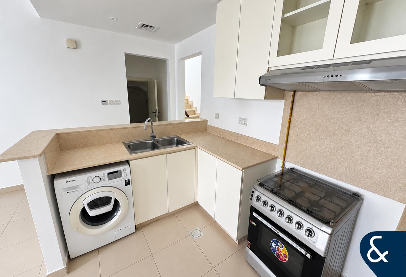 Single Row | Family Friendly | 4 Bed + Maids photo 7
