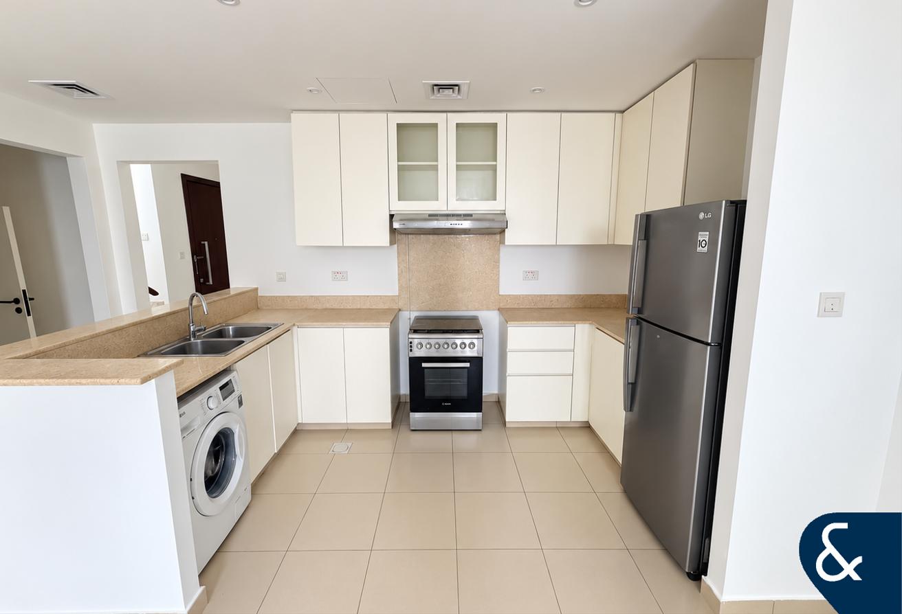Single Row | Family Friendly | 4 Bed + Maids photo 6