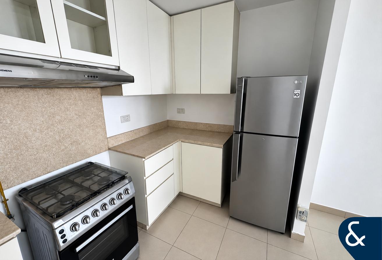 Single Row | Family Friendly | 4 Bed + Maids photo 8