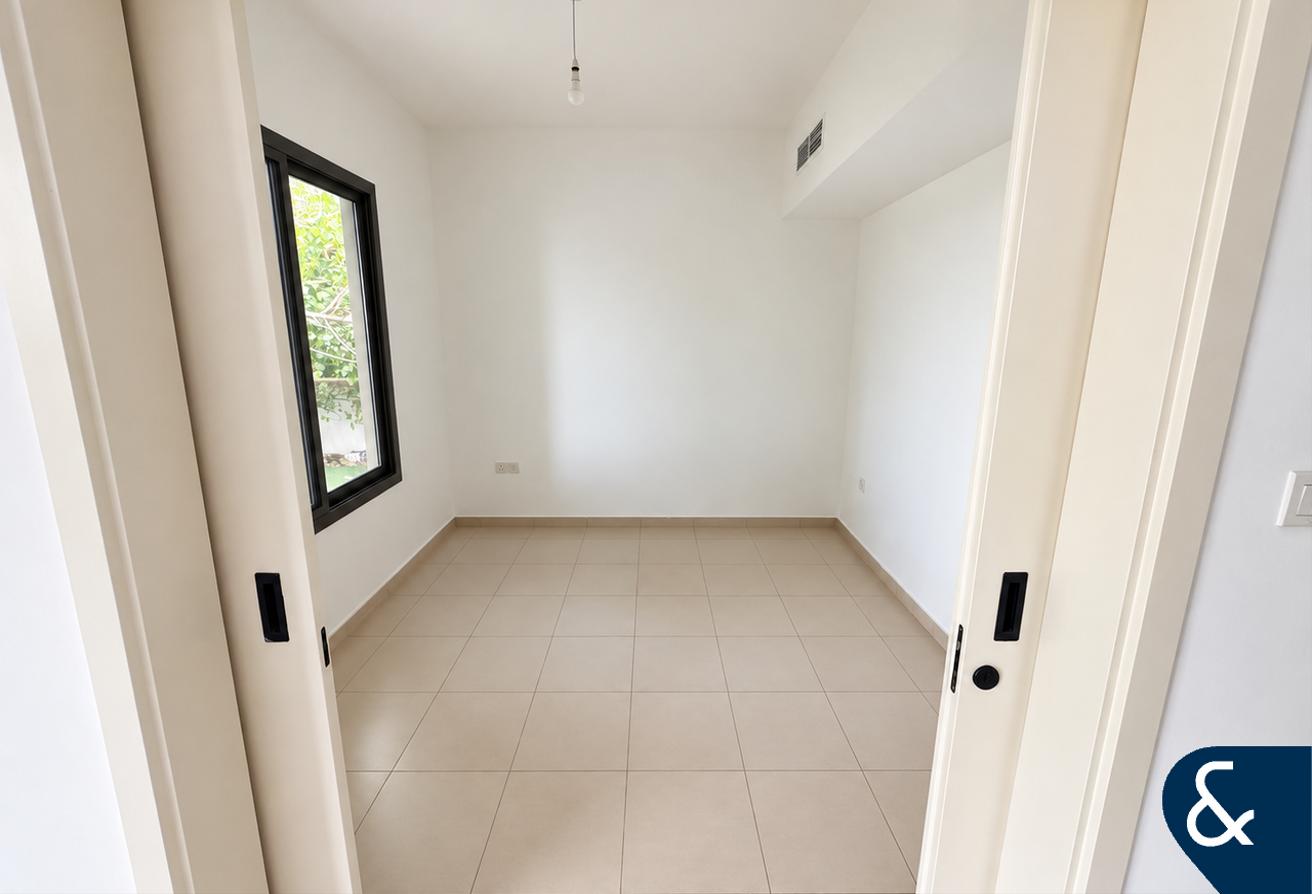 Single Row | Family Friendly | 4 Bed + Maids photo 12