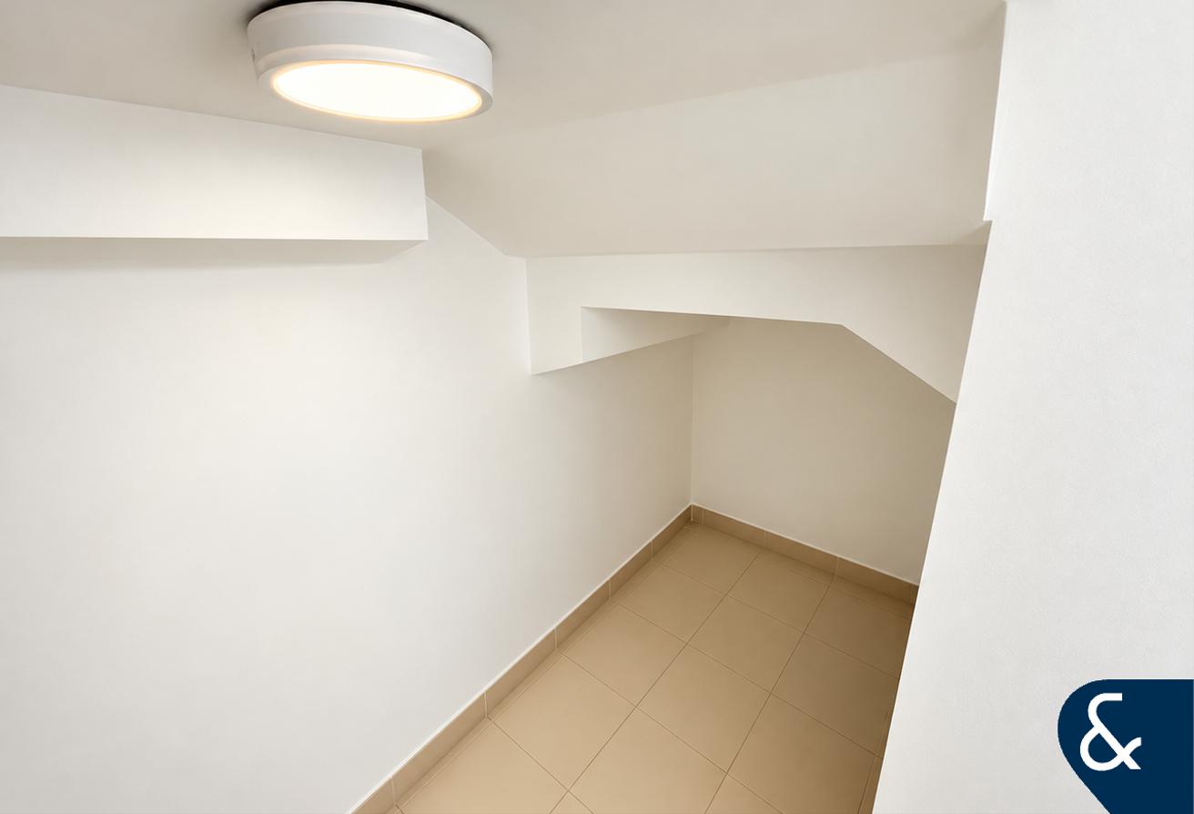 Single Row | Family Friendly | 4 Bed + Maids photo 22