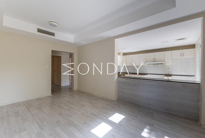 2-bed villa in Springs 1 · Upgraded — photo 3