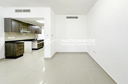 Apartment - Studio - 1 for rent in Tower 21 - Al Reef Downtown - Al Reef - Abu Dhabi Apartment - Studio - 1 for rent in Tower 21 - Al Reef Downtown - Al Reef - Abu Dhabi