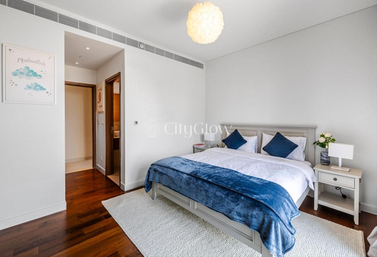 Exclusive | Furnished| Balcony with Boulevard View photo 12