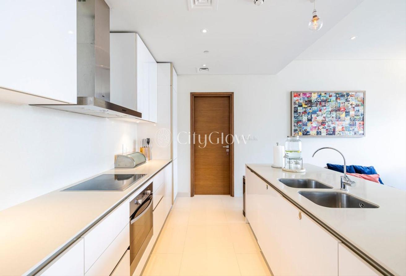 Exclusive | Furnished| Balcony with Boulevard View photo 10