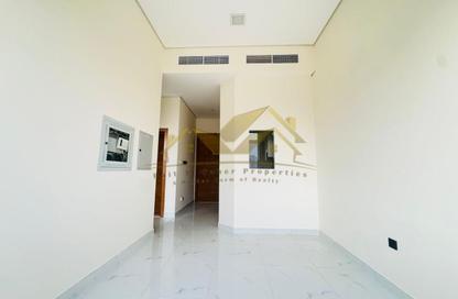 Apartment - 1 Bedroom - 2 Bathrooms for rent in Al Karama Sqaure - Al Karama - Dubai