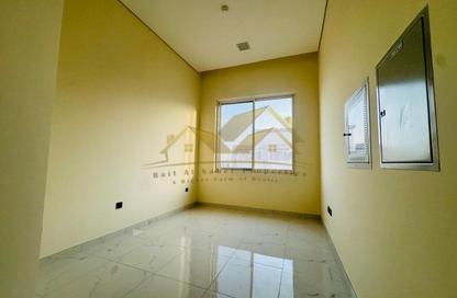 Apartment - 1 Bedroom - 2 Bathrooms for rent in Al Karama Sqaure - Al Karama - Dubai