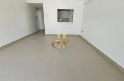 شقة - غرفة نوم - 2 حمامات للايجار في جيوار - منطقة 11 - قرية جميرا الدائرية - دبي