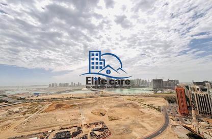Apartment - 3 Bedrooms - 5 Bathrooms for rent in Silver Wave Tower - Al Mina - Abu Dhabi