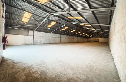 Warehouse - Studio for rent in Umm Ramool - Dubai