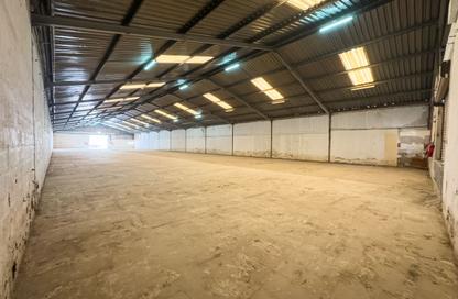 Warehouse - Studio for rent in Umm Ramool - Dubai