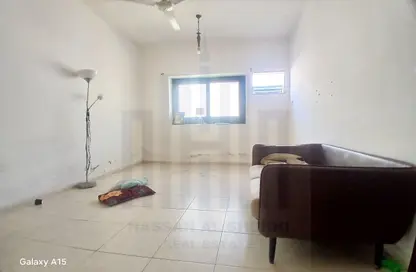 شقة - غرفة نوم - 2 حمامات للايجار في مبنى مويلح - مويلح - الشارقة