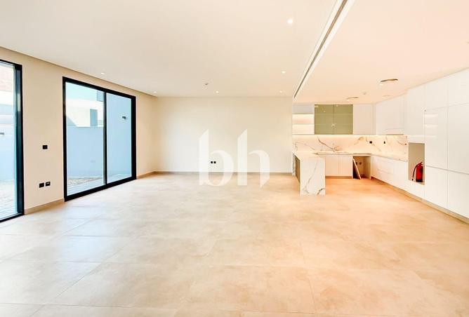Single Row | Brand NEW | 3Br + Maid photo 2