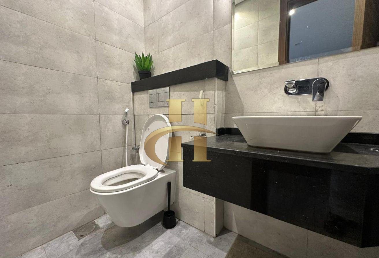 Fully Furnished | Ready To Move | Spacious photo 6