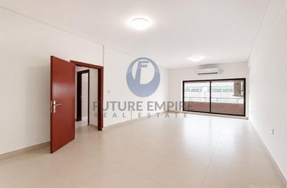 Apartment - 4 Bedrooms - 3 Bathrooms for rent in Zabeel Building - Al Karama - Dubai