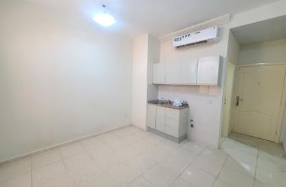 Apartment - Studio - 1 Bathroom for rent in Fire Station Road - Muwaileh - Sharjah Apartment - Studio - 1 Bathroom for rent in Fire Station Road - Muwaileh - Sharjah