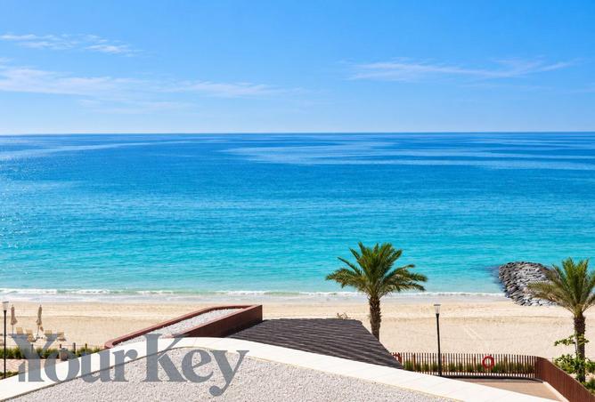 Elegant 3BR Residence | Partial Sea View | Qaryat