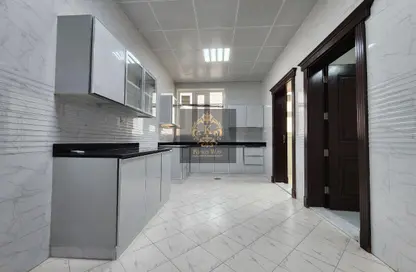 شقة - 3 غرف نوم - 4 حمامات للايجار في مدينة محمد بن زايد - أبوظبي