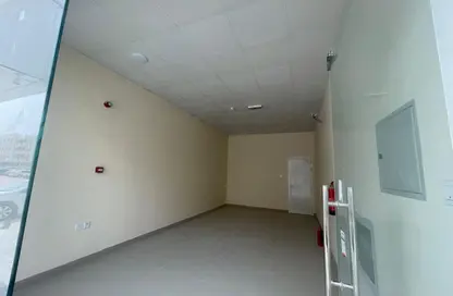 Shop - Studio - 1 Bathroom for rent in Muweileh Community - Muwaileh Commercial - Sharjah