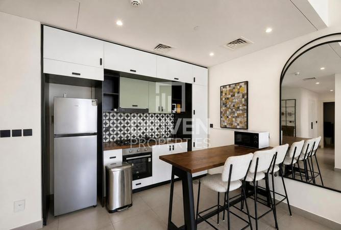 Fully Furnished | High Floor | Prime Amenities photo 3
