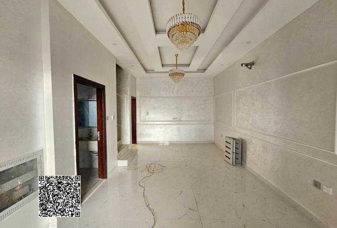 102172645 - Property Image 2