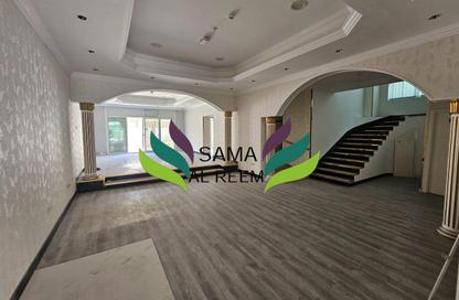 Villa - Studio - 4 Bathrooms for rent in Jumeirah 1 Villas - Jumeirah 1 - Jumeirah - Dubai