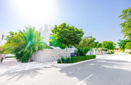 Villa - 4 Bedrooms - 6 Bathrooms for sale in West Yas - Yas Island - Abu Dhabi