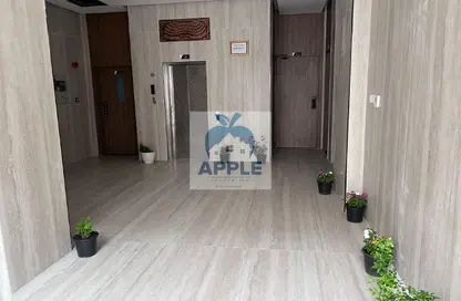 شقة - غرفة نوم - 2 حمامات للايجار في مجمع مويلح - تجارية مويلح - الشارقة