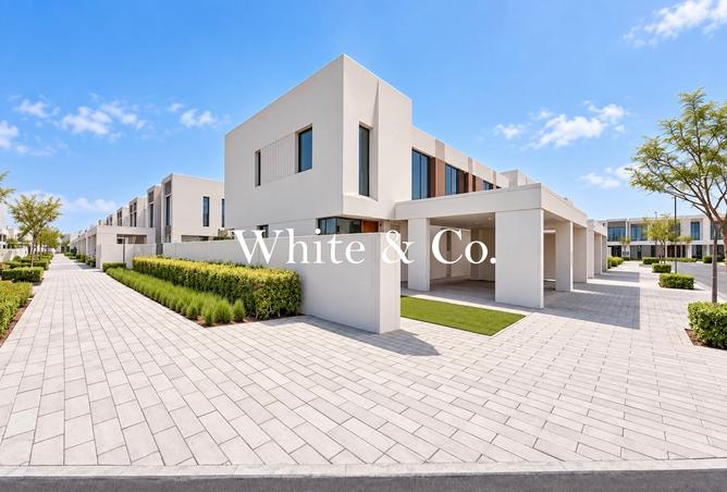 Park Backing Corner | SIngle Row | Rented