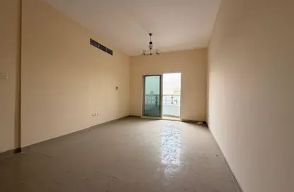 شقة - 2 غرف نوم - 2 حمامات للايجار في مجمع مويلح - تجارية مويلح - الشارقة