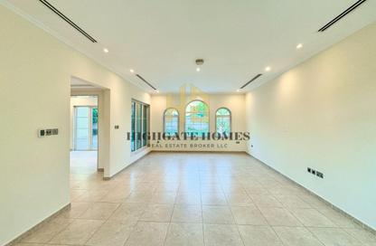 Villa - 3 Bedrooms - 3 Bathrooms for rent in District 5 - Jumeirah Park - Dubai