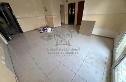 Apartment - 1 - 1 for rent in Al Qulayaa Building - Al Qulaya'ah - Al Sharq - Sharjah Apartment - 1 - 1 for rent in Al Qulayaa Building - Al Qulaya'ah - Al Sharq - Sharjah