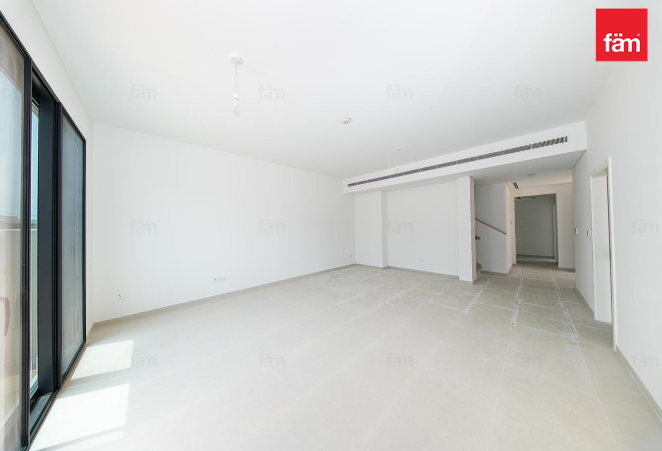 CORNER | PROPER END UNIT | WELL KEPT photo 7