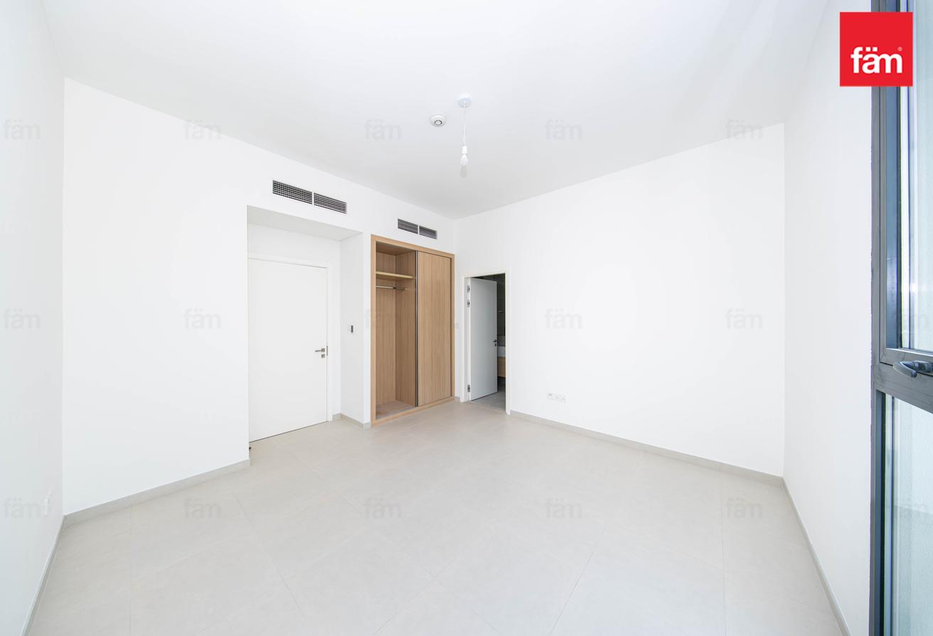 CORNER | PROPER END UNIT | WELL KEPT photo 12