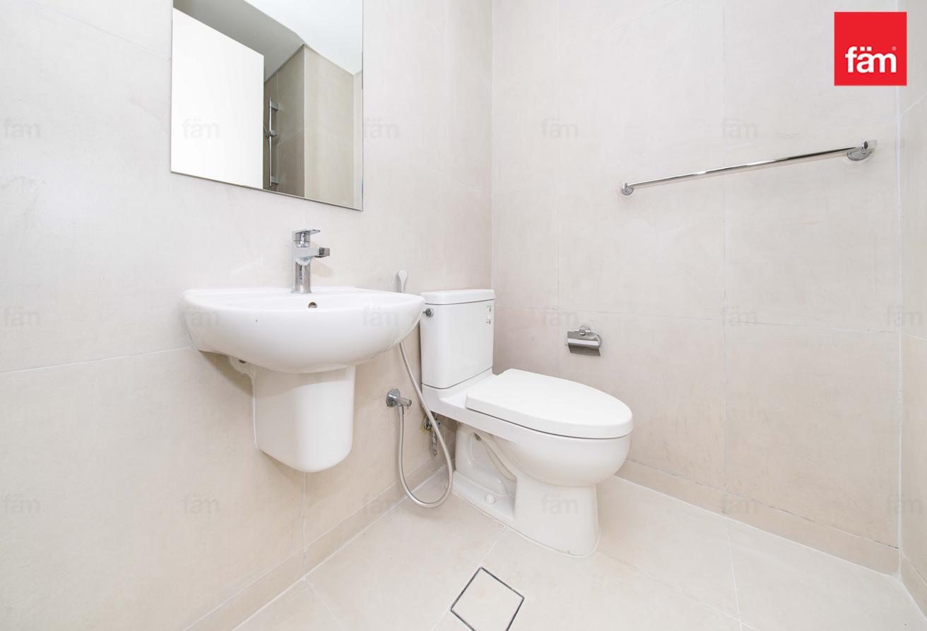 CORNER | PROPER END UNIT | WELL KEPT photo 14