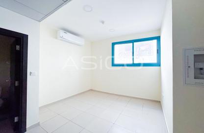 Apartment - Studio - 1 Bathroom for rent in Al Muraqqabat - Deira - Dubai