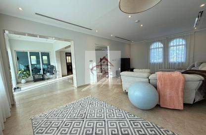 Villa - 3 - 4 for rent in District 5 - Jumeirah Park - Dubai