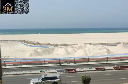 شقة - 2 غرف نوم - 2 حمامات للايجار في برج الكورنيش - طريق كورنيش عجمان - عجمان