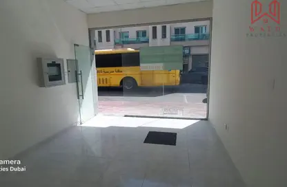 متجر - استوديو - 1 حمام للايجار في ساحة الكرامة - الكرامة - دبي