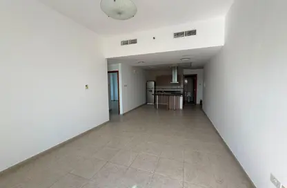 شقة - غرفة نوم - 2 حمامات للايجار في أبراج القصر 2 - أبراج القصر - واحة دبي للسيليكون - دبي