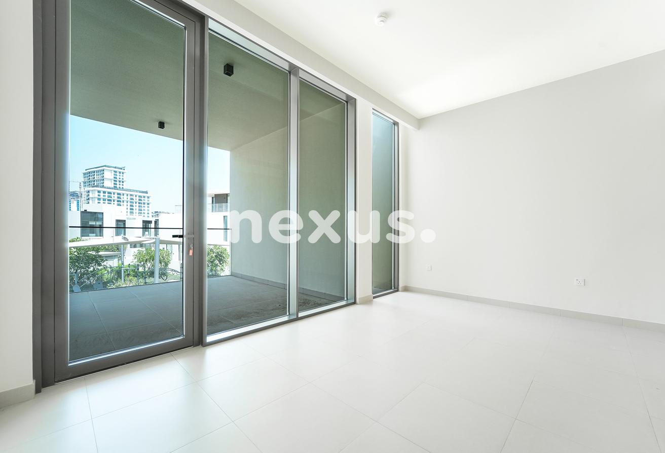 SINGLE ROW | OPEN SPACE FRONT & BACK | EXCLUSIVE photo 24