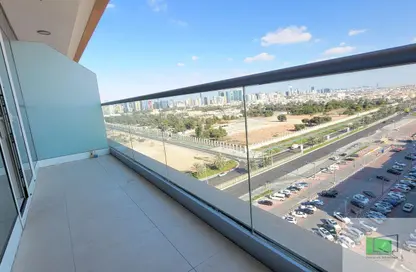 شقة - 3 غرف نوم - 4 حمامات للايجار في يونايتد سكوير - الخالدية - أبوظبي