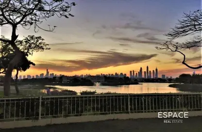 Villa - 6 Bedrooms - 5 Bathrooms for sale in Meadows 8 - Meadows - Dubai