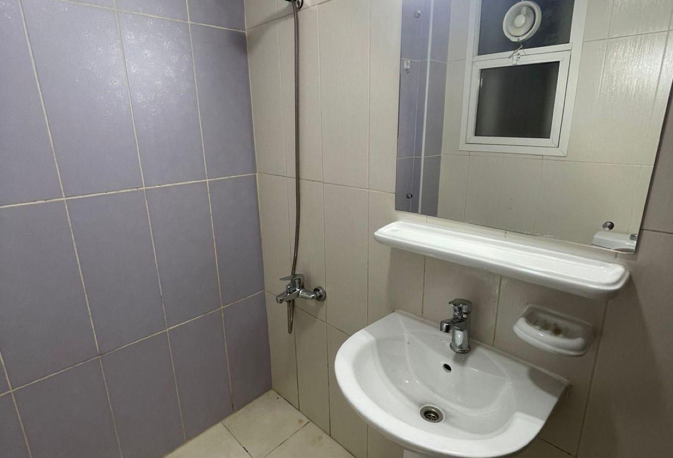 Well-maintained 2bhk for family near to shool photo 13